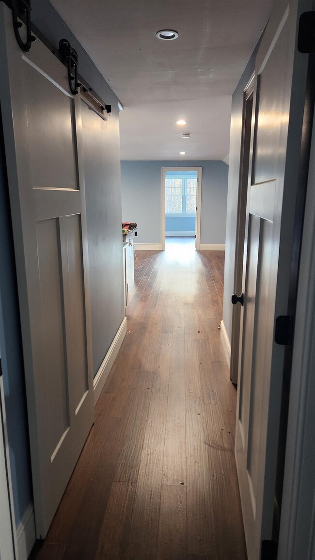 Building Photo - 19 Metacomet Lake Dr