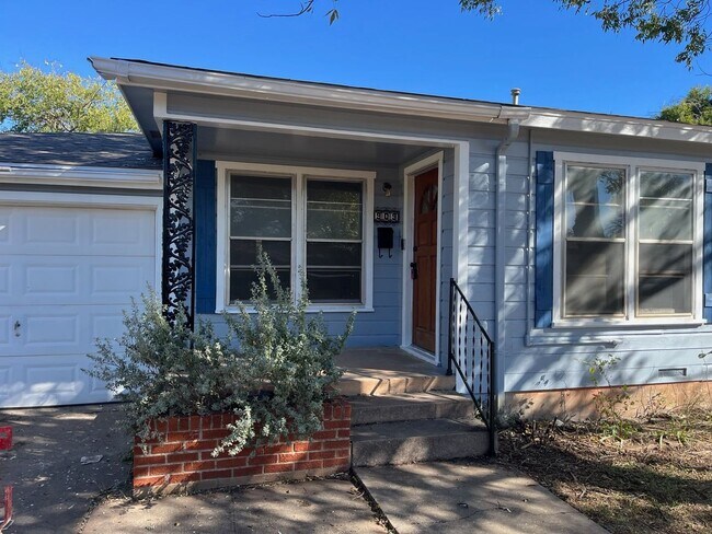 Primary Photo - 909 S Jefferson Dr