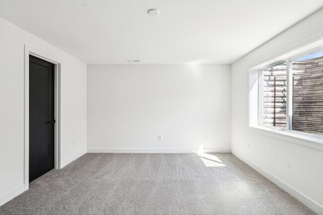 Building Photo - 753 Man O War Blvd