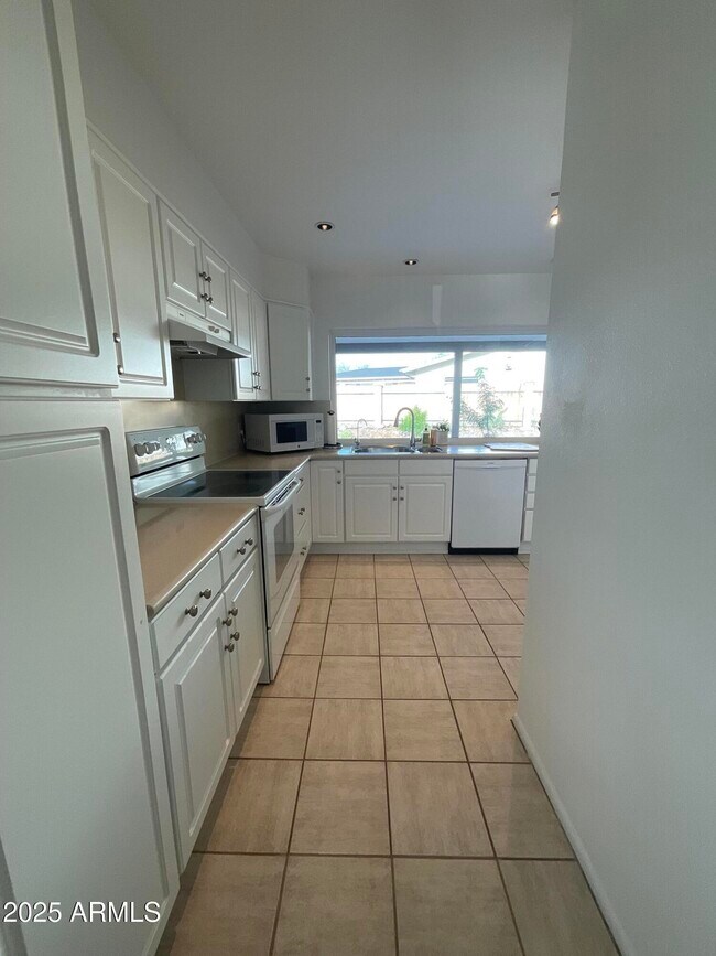 Building Photo - 6802 N 26th St