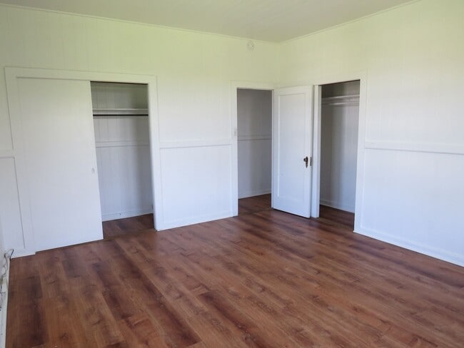 Building Photo - 18 Lono St