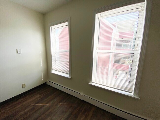 Building Photo - 133 Second St