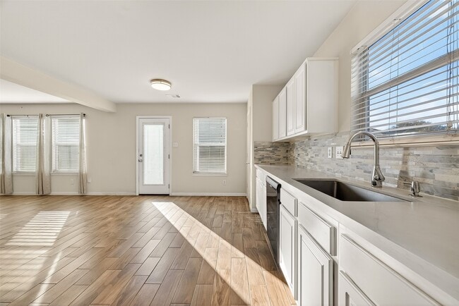 Building Photo - 6523 Mildenhall Ct