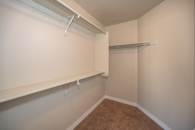 Building Photo - 4088 E Oakland Hills Dr