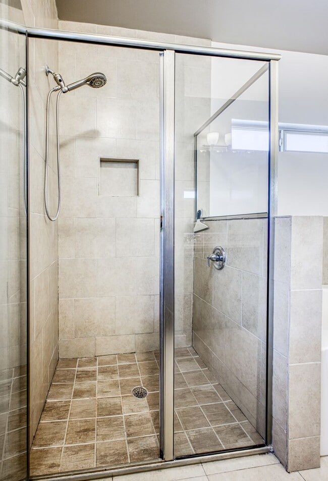 Building Photo - Eastside Beautiful 3 bed/2 baths for RENT