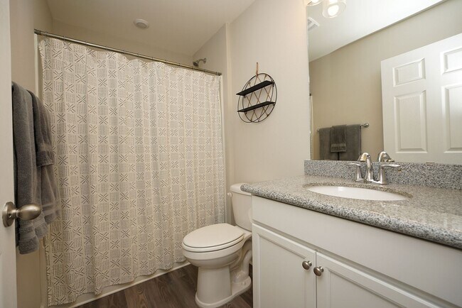 Building Photo - Central Freeport Location with Community Pool