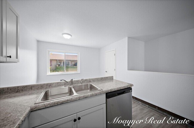 Building Photo - 1041 Abbey Ct