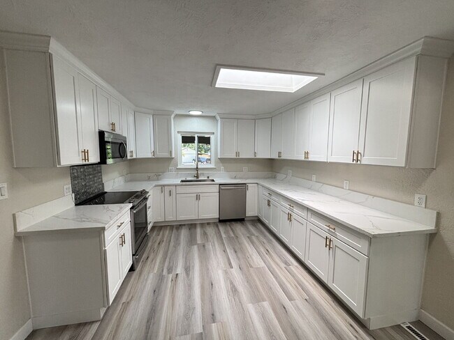 Building Photo - "Completely remodeled 4-Bed, 3-Bath Sanctu...