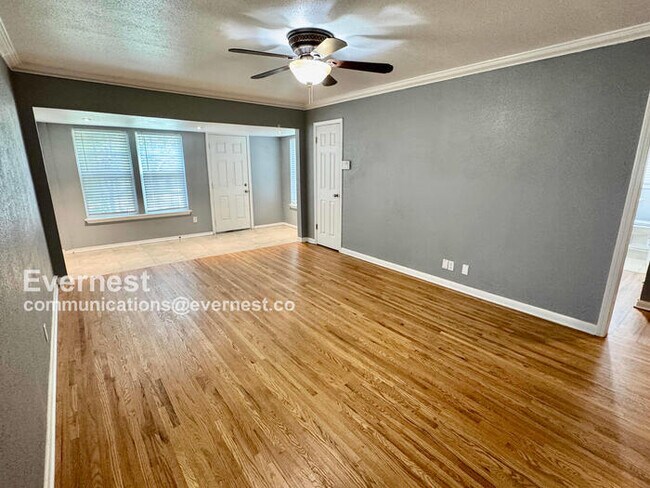 Building Photo - Lovely 3-Bedroom Home with Modern Amenitie...