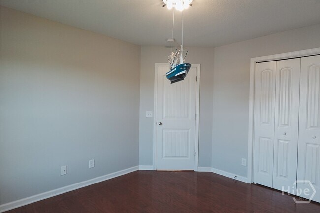 Building Photo - 25 Litchfield Dr