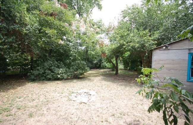 Building Photo - Charming Sycamore Street House
