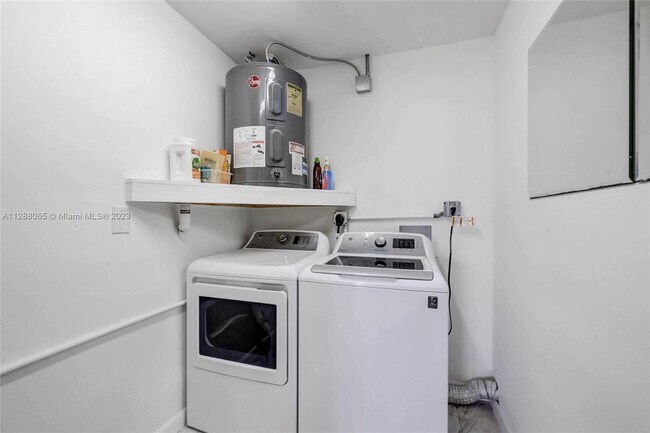 Building Photo - 2742 SE 11th St