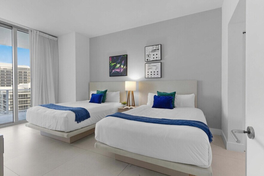 Building Photo - 4111 S Ocean Dr
