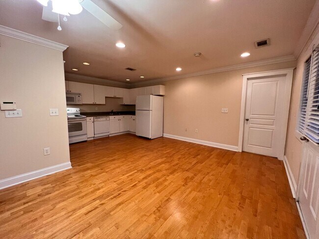 Building Photo - PRE-LEASING FOR AUGUST 10 2026! WOODLANDS OF ATHENS