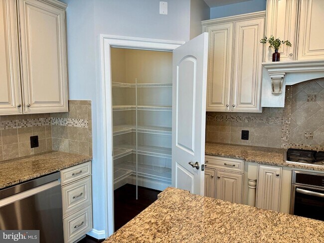 Building Photo - 42403 Pine Forest Dr