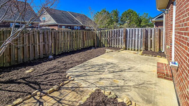 Building Photo - 831 Landing Dr