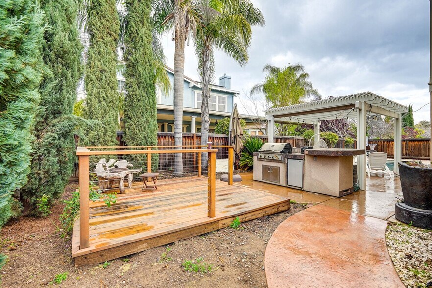 Building Photo - 1673 Harmony St