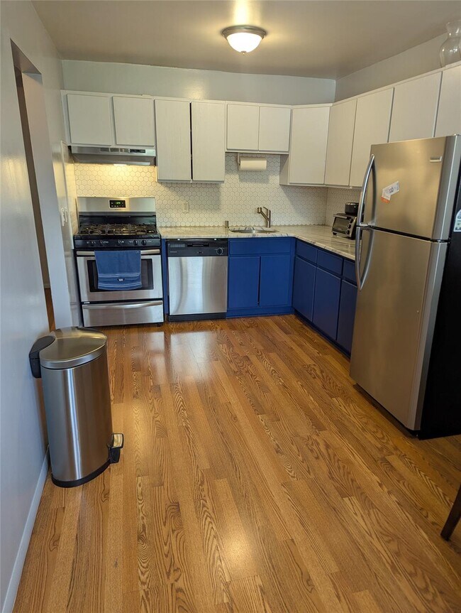Building Photo - 8 Fishkill Glen Dr