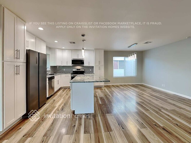 Building Photo - 304 W Alamo Dr