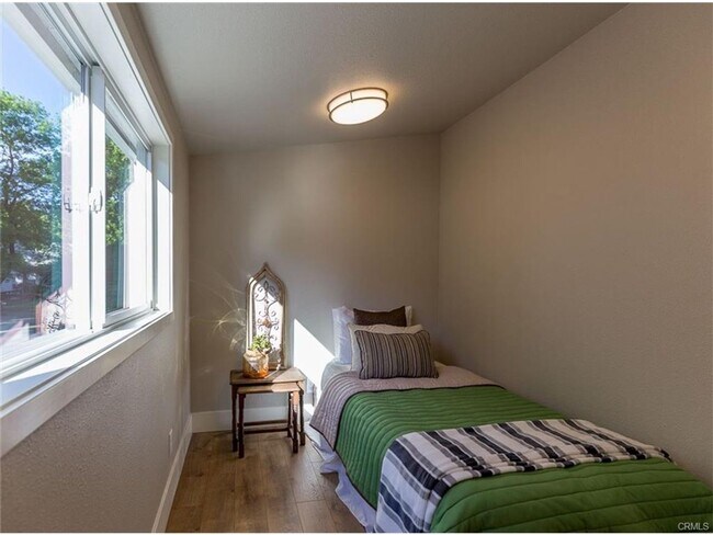 Building Photo - 198 E 1st Ave