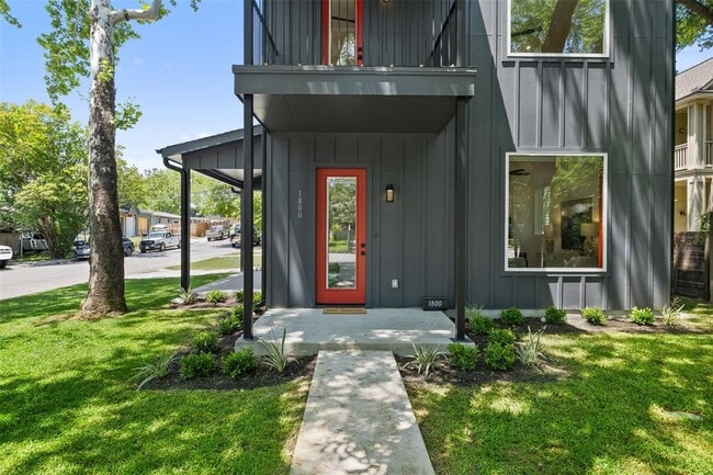 Building Photo - 1800 Singleton Ave