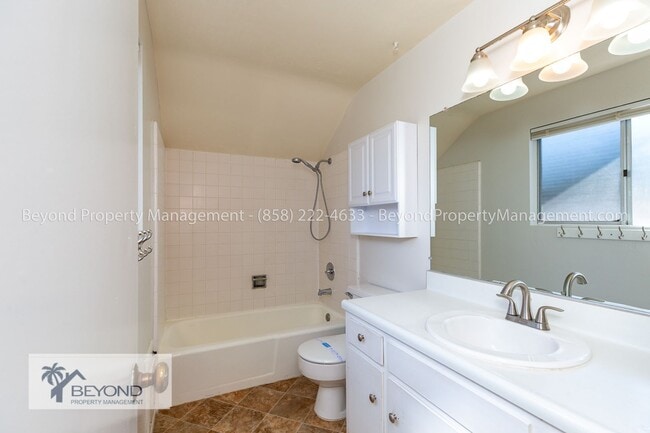 Building Photo - LUXURY IN LAKESIDE , STUNNING 4 BED 3 BATH...