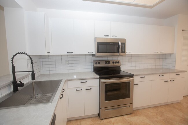 Building Photo - Completely Updated 2 Bed 2 Bath In Ironwoo...