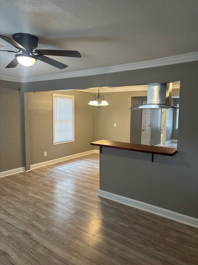 Building Photo - 1495 Marianna St