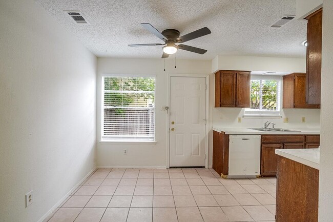 Building Photo - 10310 Little Pebble Dr