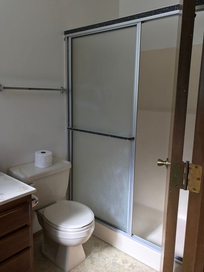 Building Photo - Nice well cared for home in desirable Edge...