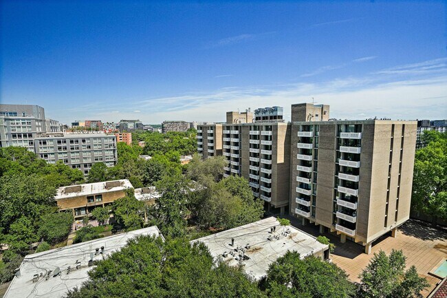 Building Photo - 300 M St SE
