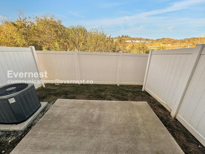 Building Photo - 223 Tara Ct