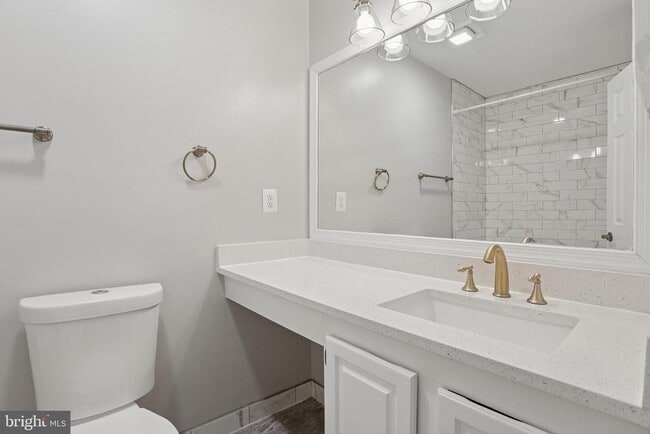 Building Photo - 4043 Lake Glen Rd