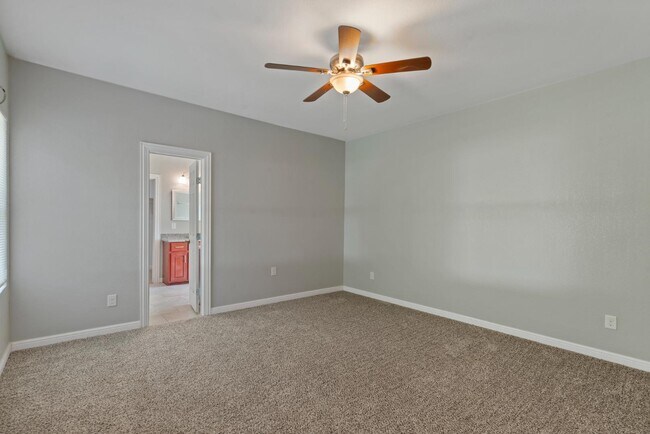 Building Photo - 1253 E Jessamine St