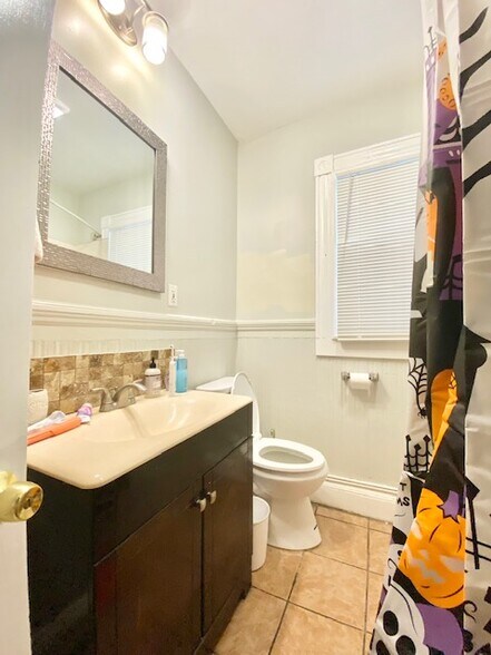 Building Photo - 89 Hillside St