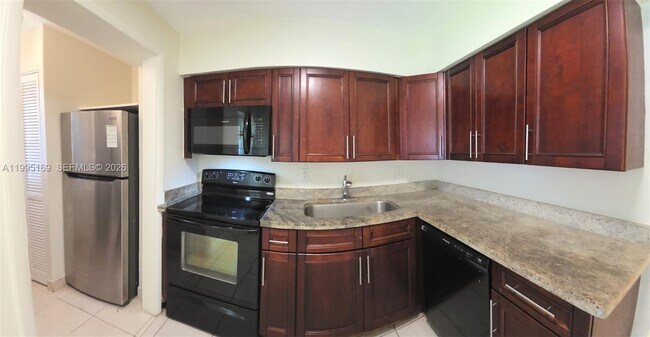 Building Photo - 2504 NW 9th Ln