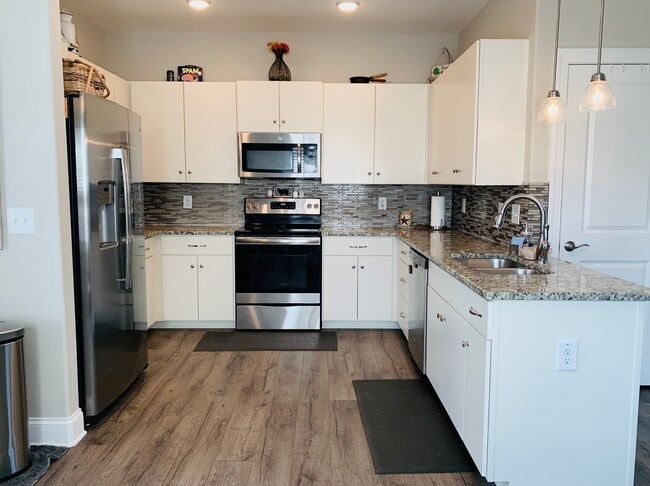 Building Photo - 502 Latham Ct