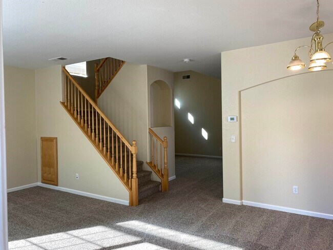 Building Photo - 743 Queensland Cir