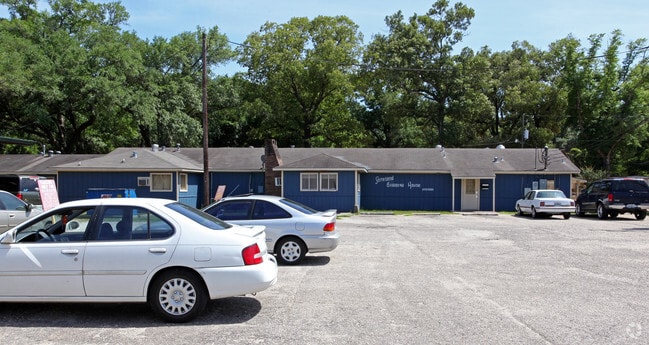 Building Photo - 25 Anderson Rd