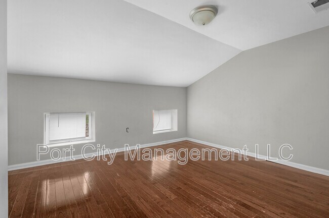 Building Photo - 915 W Lombard St