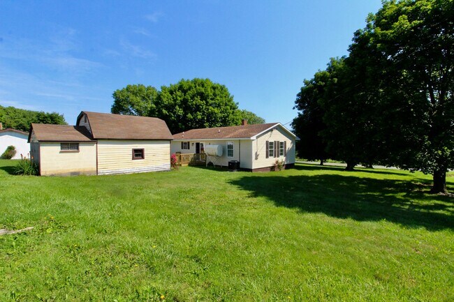 Building Photo - Stunning Home with Breathtaking Blue Ridge Mountain Views!   3 Bedrooms | 2 Baths