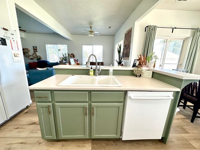 Building Photo - Kristilyn Lane