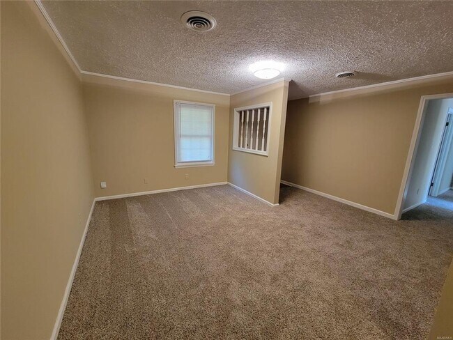 Building Photo - Section8 Accepted