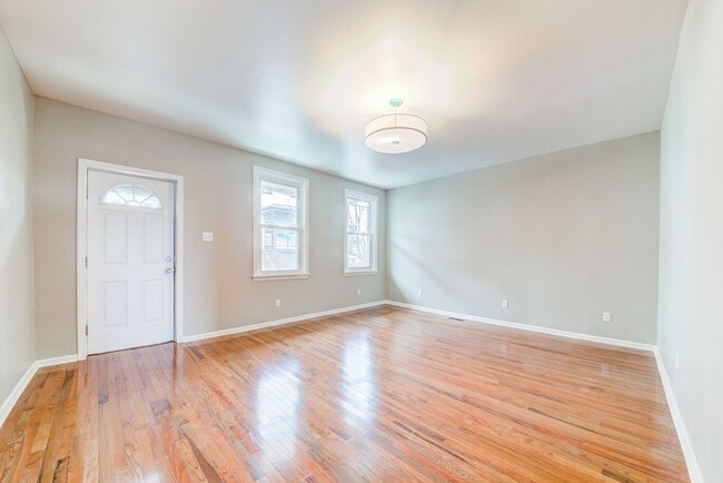 Building Photo - 9 Renwick St