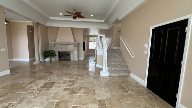 Building Photo - Coastal Living Awaits