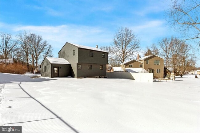 Building Photo - 17 McLaughlin Dr