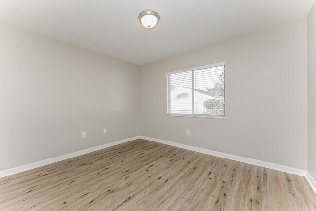 Building Photo - 12724 Lake Vista Dr