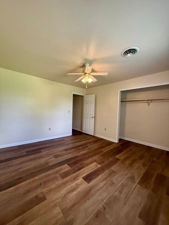 Building Photo - 1555-MF2-E4