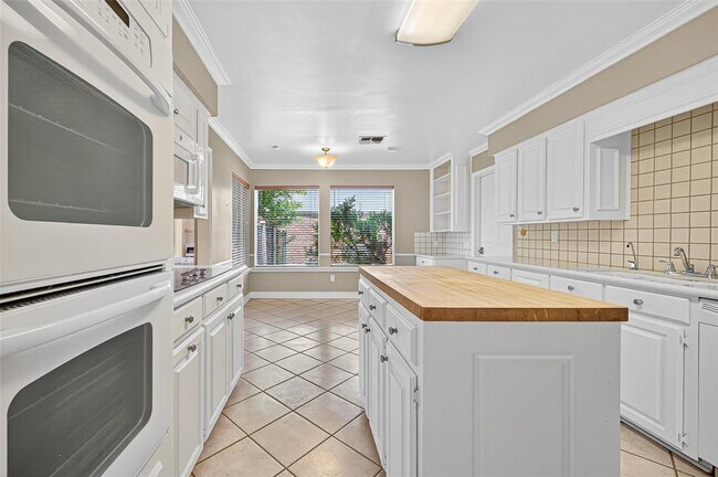Building Photo - 3710 Point Clear Dr