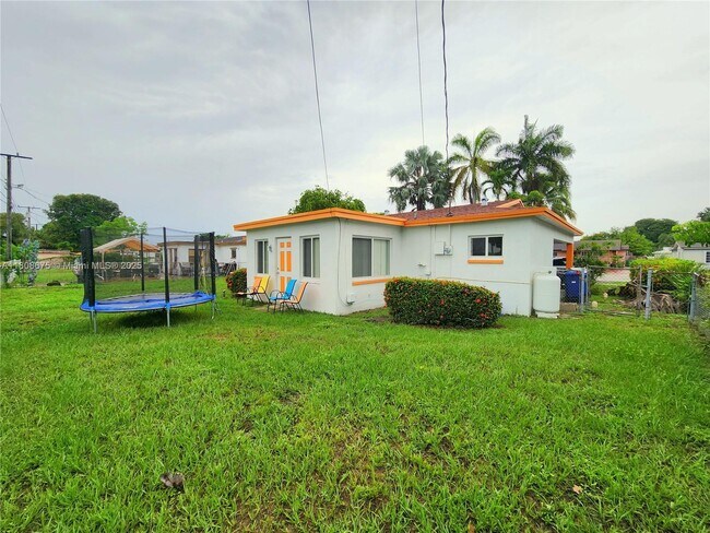 Building Photo - 1564 NW 31st Way